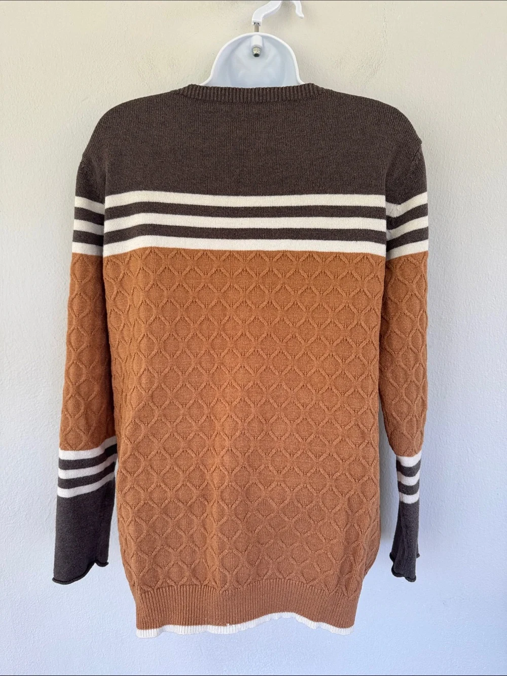 Brown gray white stripe textured knit long sleeve crewneck sweater size medium